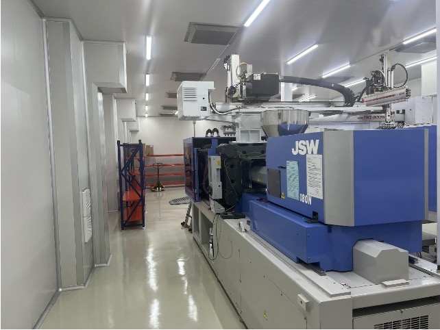 Class 10,000 clean-room molding